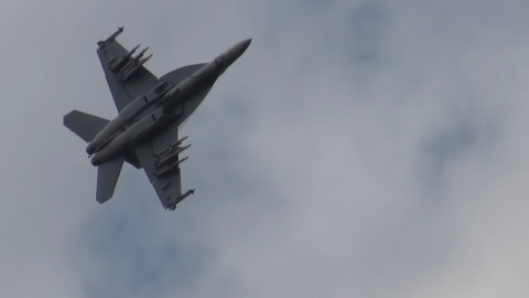 F-18 Super Hornet Pilot Performs Cobra Maneuver With No Thrust Vectoring | Frontline Videos