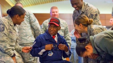 Tuskegee Airman Gives Vital Lesson To F-22 Crew – The One Most Important Detail | Frontline Videos