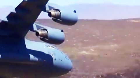 C-17 Pulls Off Sidewinder Transition | Frontline Videos