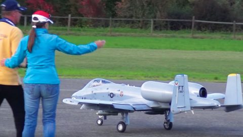 Not Only Is This Rc A-10 Massive, It’s The Only One That Shoots Flares | Frontline Videos