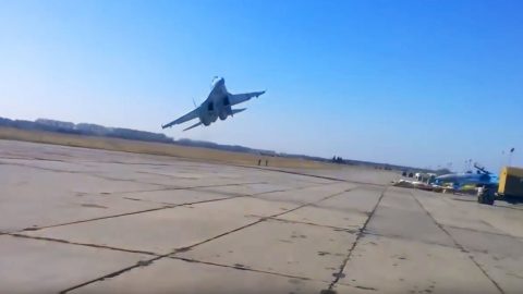 Su-27 Pilot Gets Very Low, Almost Scrapes Wing | Frontline Videos