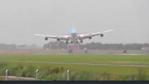 These 10 Crosswind Landings Will Make You Trust Pilots Even More | Frontline Videos