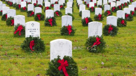 Thousands Laid Wreaths At Arlington Cemetery | Frontline Videos