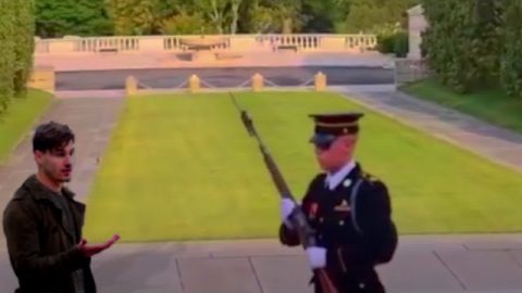 Why You Never Mess With A Guard Of The Tomb Of The Unknown Soldier | Frontline Videos