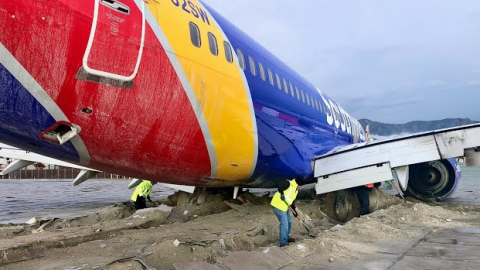 Southwest Airlines 737 Runway Overrun at Burbank | Frontline Videos