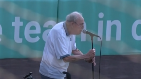 96 Year-Old WWII Veteran Sings National Anthem | Frontline Videos