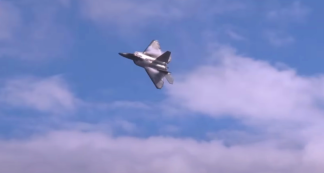 F 22 Raptor Shows Crazy Maneuvers Frontline Videos