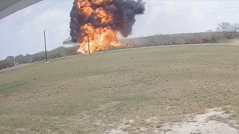 Navy T-45 Goshawk Crashes in Texas Field, Crew Ejects | Frontline Videos