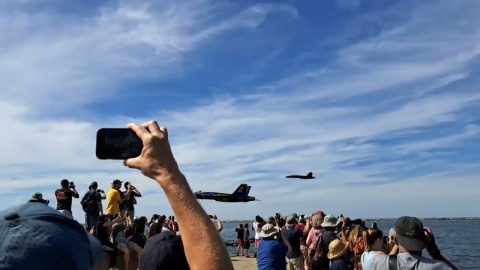Jet Flies Too Close To Crowd | Frontline Videos