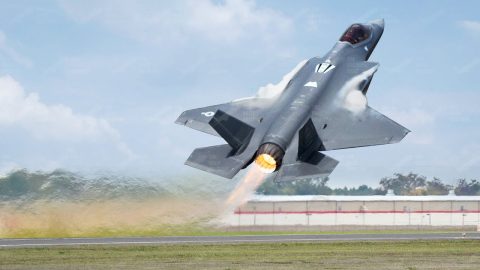 US F-35A Shows Its Insane Maneuverability During Vertical Climb at Full Afterburner | Frontline Videos