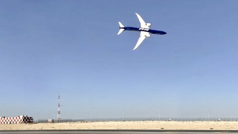 Boeing 777 Flies Upside Down | Frontline Videos