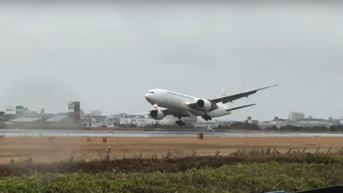 Plane Landing Goes Wrong | Frontline Videos