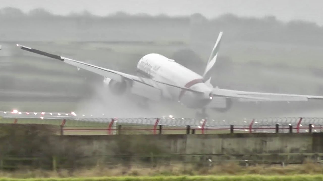 Pilot Aborts Landing Too Late | Frontline Videos