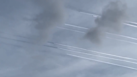 7 B-52s Flying Over Long Island | Frontline Videos