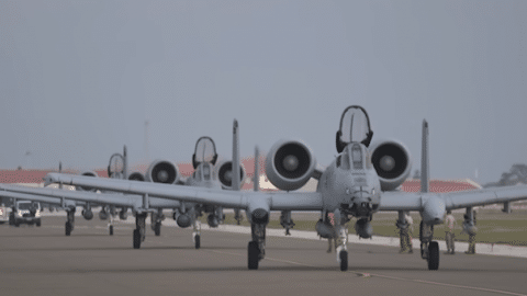 Why Everyone is Afraid of the A-10 Warthog | Frontline Videos